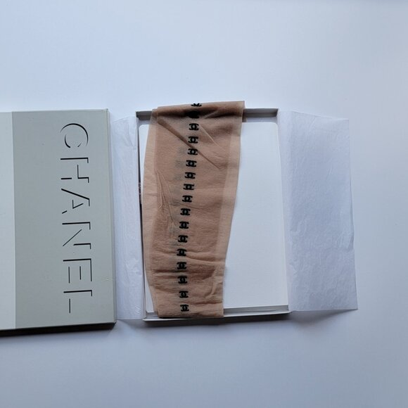 CHANEL Tights Size 2 New Sheer Natural & Black CC stripe logos on side - Picture 3 of 11